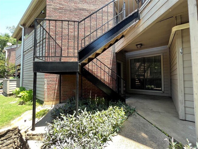 Foto del edificio - 8545 Midpark Rd