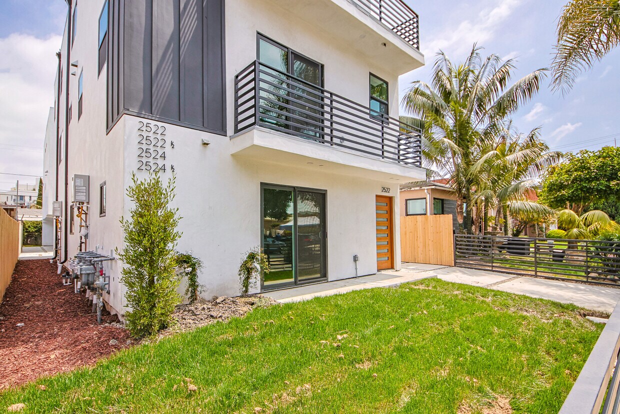 Foto principal - 2522 S Cloverdale Ave