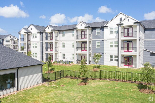 Building Photo - Forest Pines Apartments