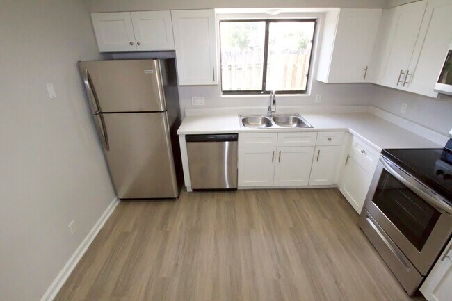 Building Photo - 9206 Roan Ln