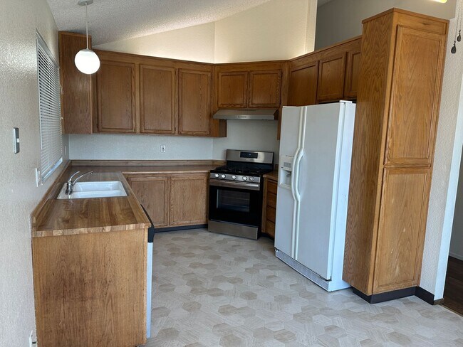 Foto del edificio - M Section, Single Level Close to SSU!!