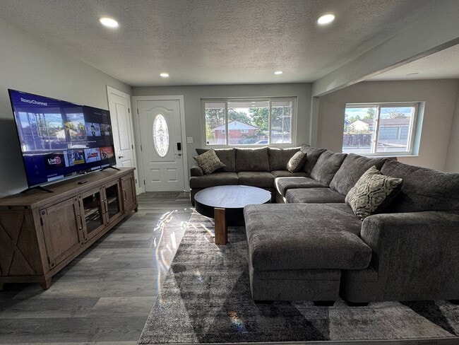 Foto del edificio - 9300 Grove St