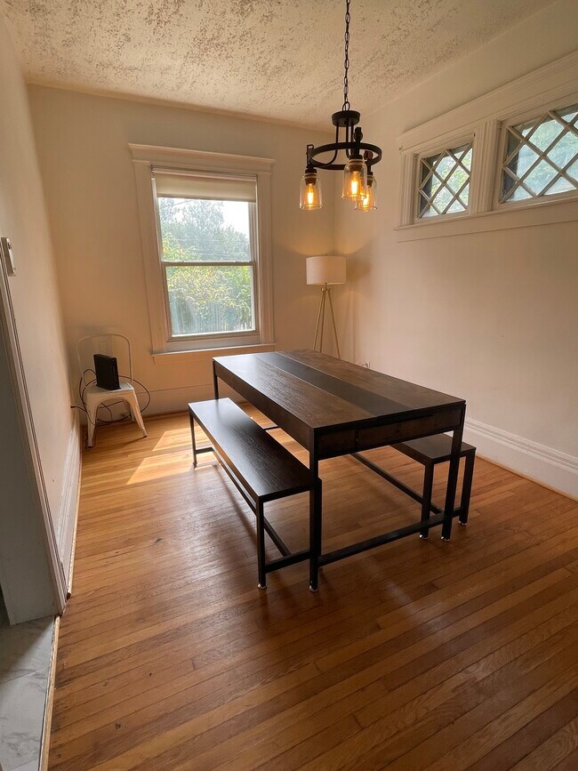 Comedor - 448 E Philadelphia St