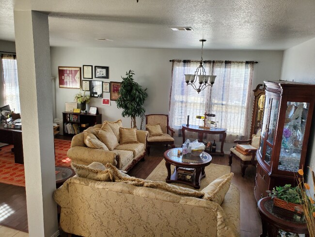Building Photo - 801 Red Fern Dr