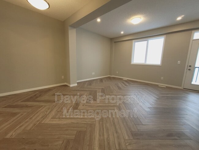 Building Photo - 2072 Wonnacott Way SW