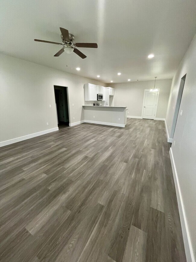 Foto del edificio - Beautiful 4bd 2ba in New neighborhood