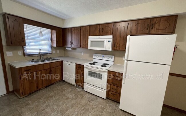 Building Photo - 3161 S Kimbrough Ave