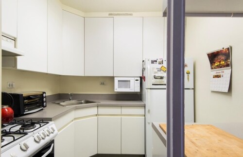 Foto del edificio - 320 E 40th St