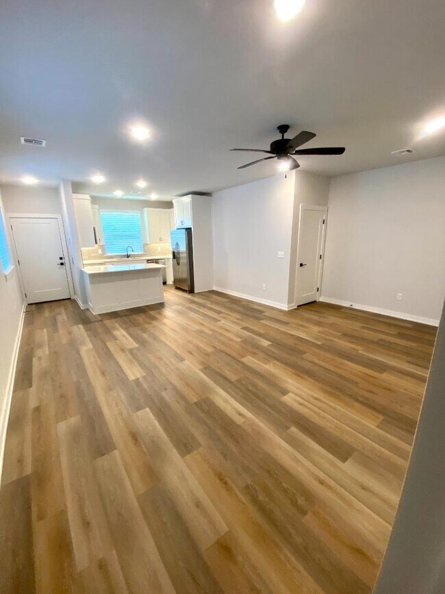 Foto del edificio - 529 W Dallas St