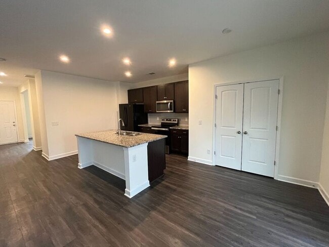 Building Photo - 3328 Wellenstein Way