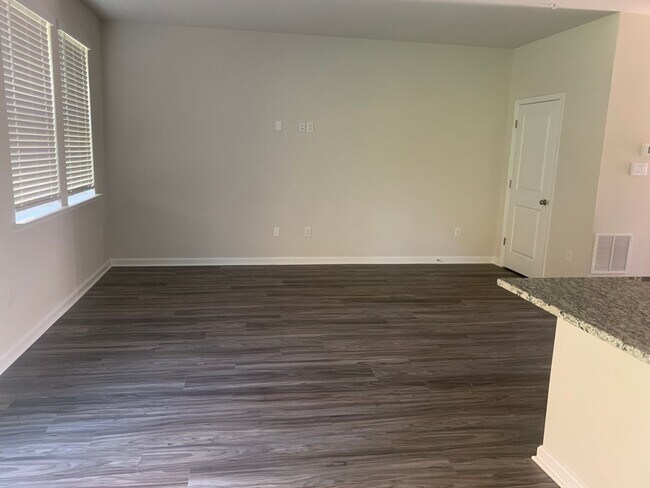Building Photo - Locust Run Townhouse, Northeastern SD -3 B...