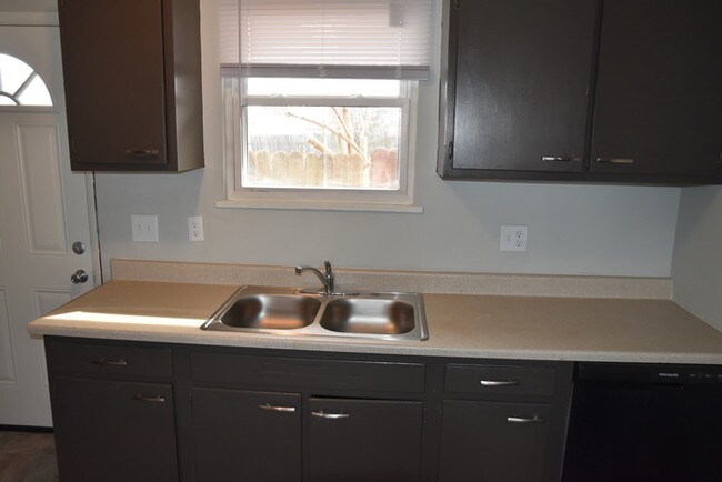 Building Photo - 638 E Jenkins Ave Apt. C