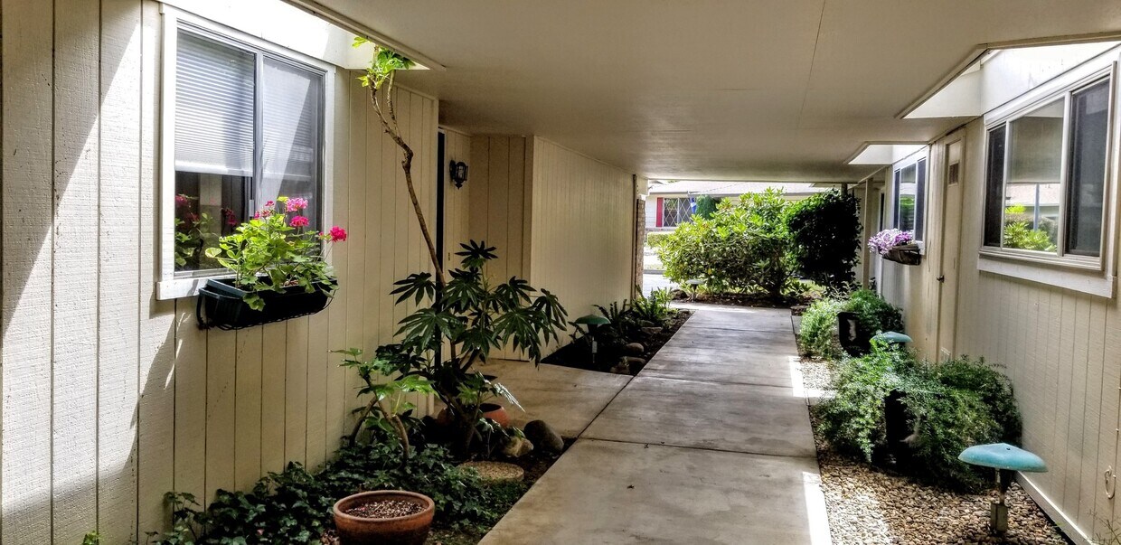 Foto principal - Comfortable, Clean, 2 Bedroom, 2 Bath in O...