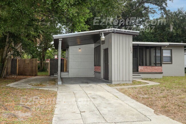Building Photo - Nicely Remodeled 3/1 in Orlando, Section 8...