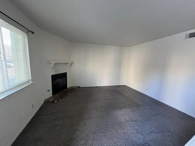 Foto del edificio - 232 N Lemoore Ave