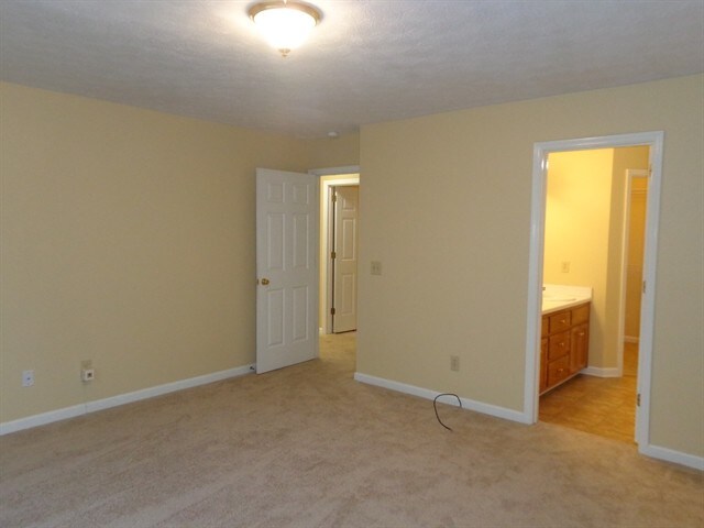 Foto del edificio - 129 Candle Woods Dr