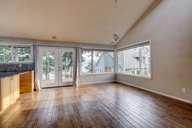 Foto del edificio - 3 Bed 2.5 Bath Home with a View!