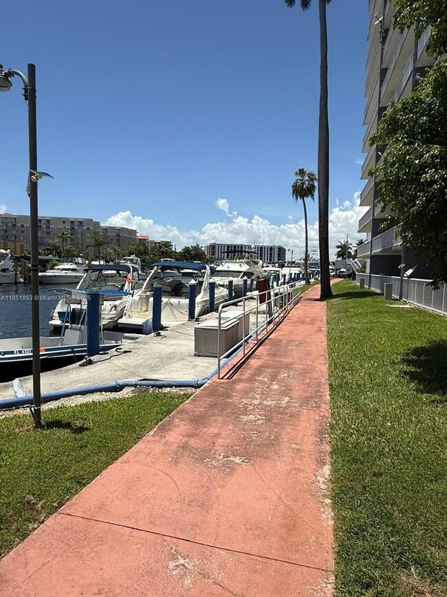 Foto del edificio - 1800 NW 24th Ave