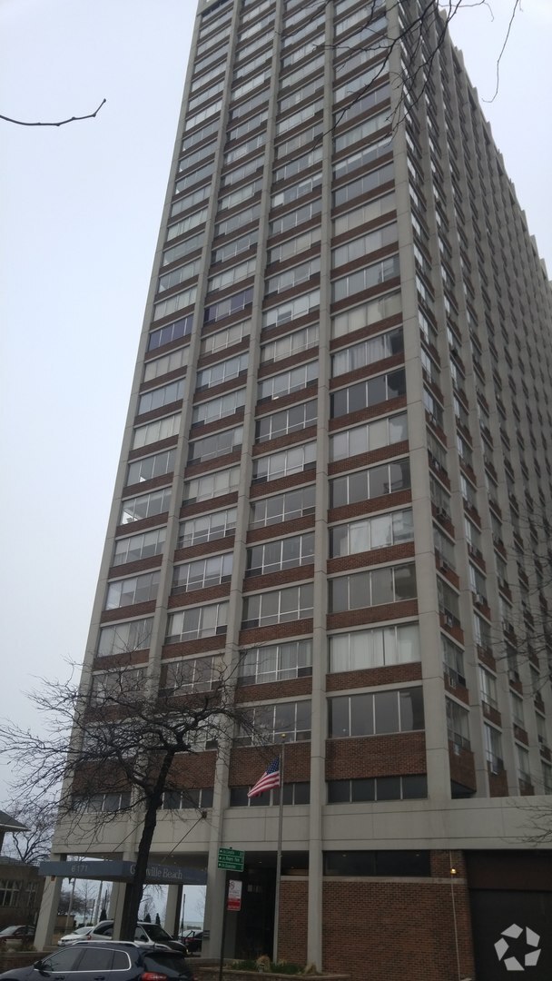 Building Photo - 6171 N Sheridan Rd