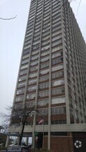 Building Photo - 6171 N Sheridan Rd