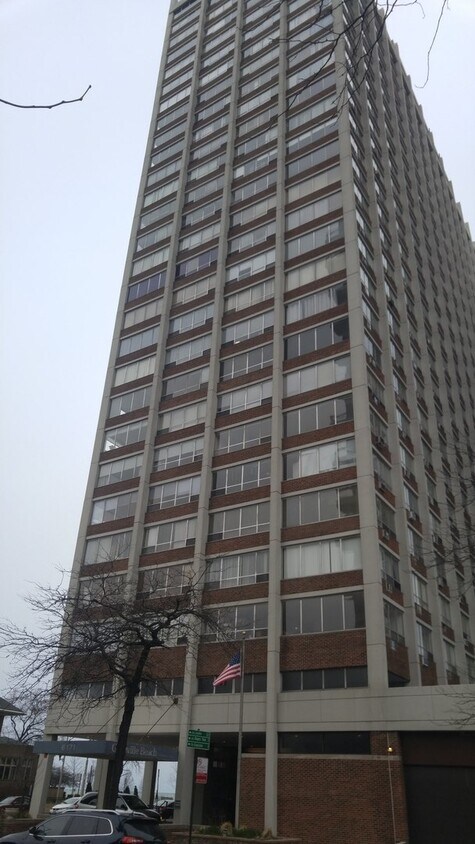 Foto principal - 6171 N Sheridan Rd