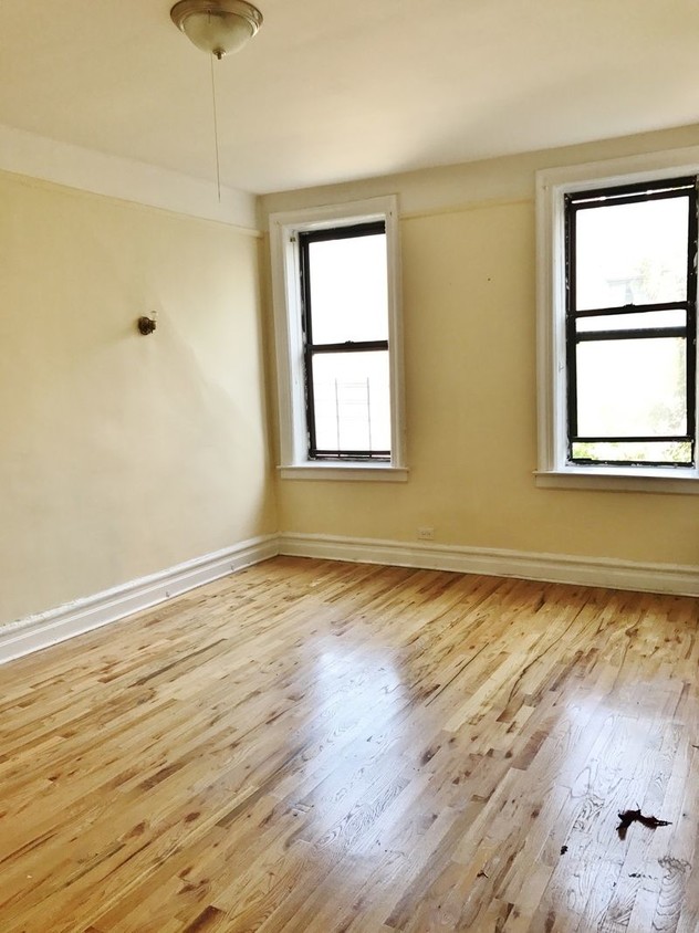 Primary Photo - 103 Seaman Ave
