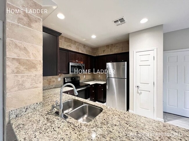 Foto del edificio - 2452 N 73rd Ln