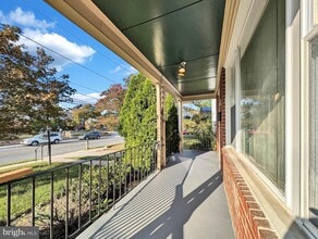 Building Photo - 1514 Oakview Dr