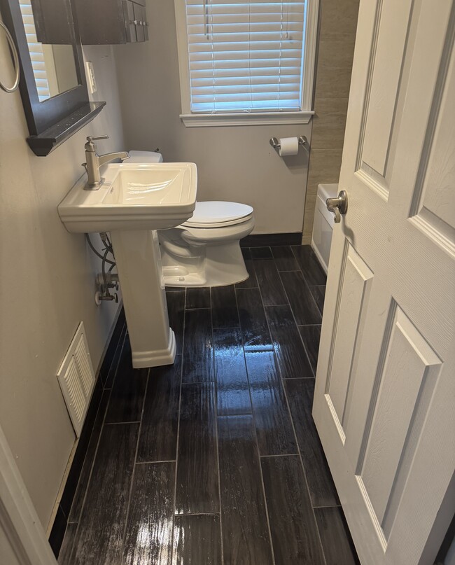 Building Photo - 11401 Mayfield St