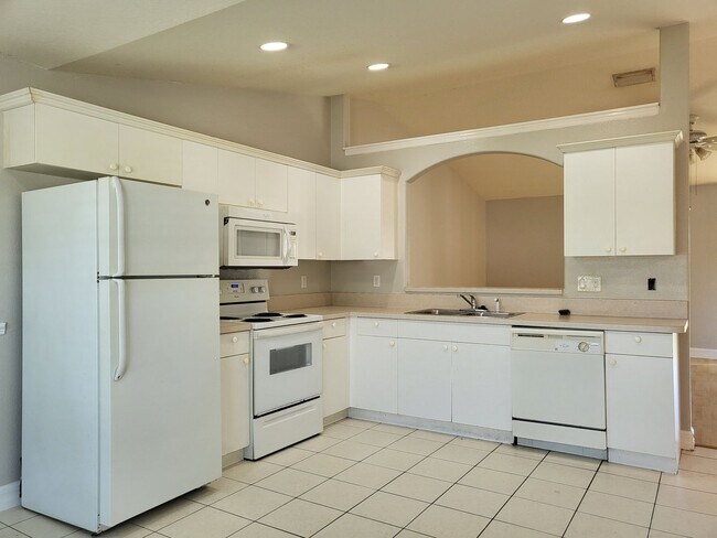 Building Photo - N. Salford Beauty - IMMEDIATE OCCUPANCY