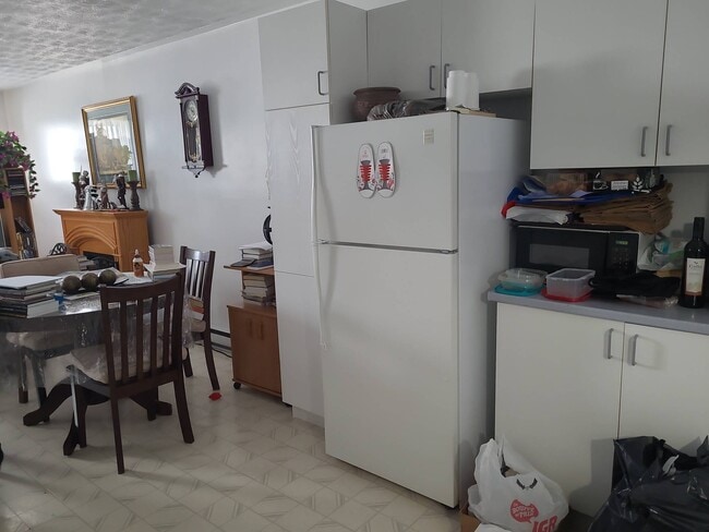 Building Photo - 630 Rue Principale