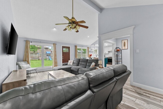 Foto del edificio - 16906 Rolling Acres Dr