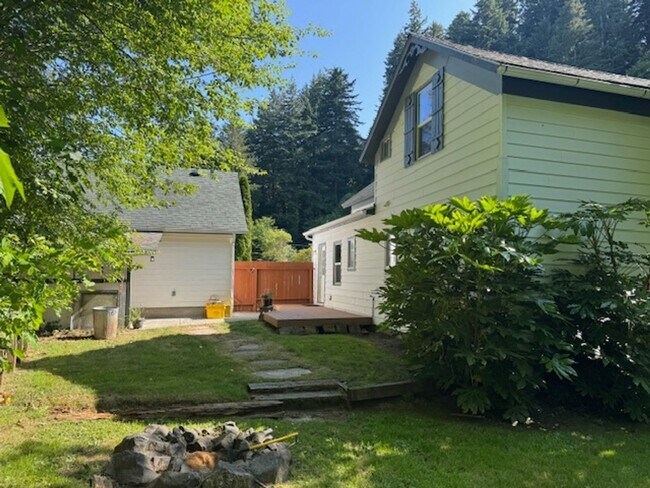Building Photo - 6241 Skunk Hollow Rd