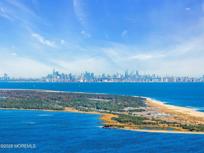 Building Photo - 132 Bay Ave