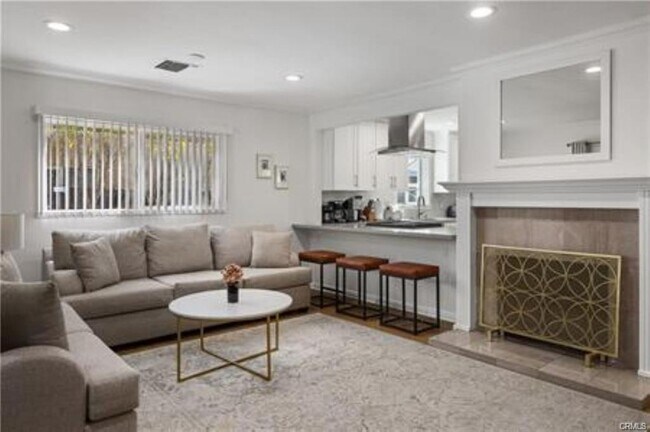 Building Photo - 22335 Kittridge St