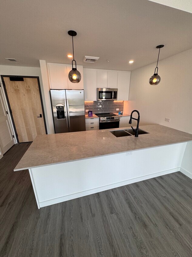 Foto principal - 144 NW 32nd St