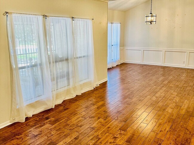 Foto del edificio - 5 Bedroom Single Family Home close to Medi...