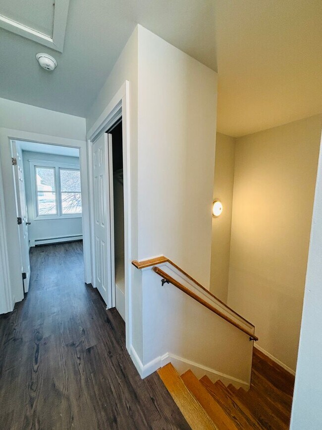 Building Photo - 245 Parliament Cir