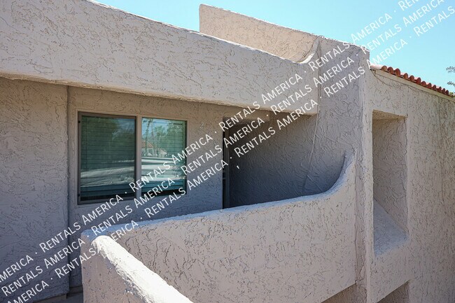 Building Photo - 7352 N Vía Camello Del Norte