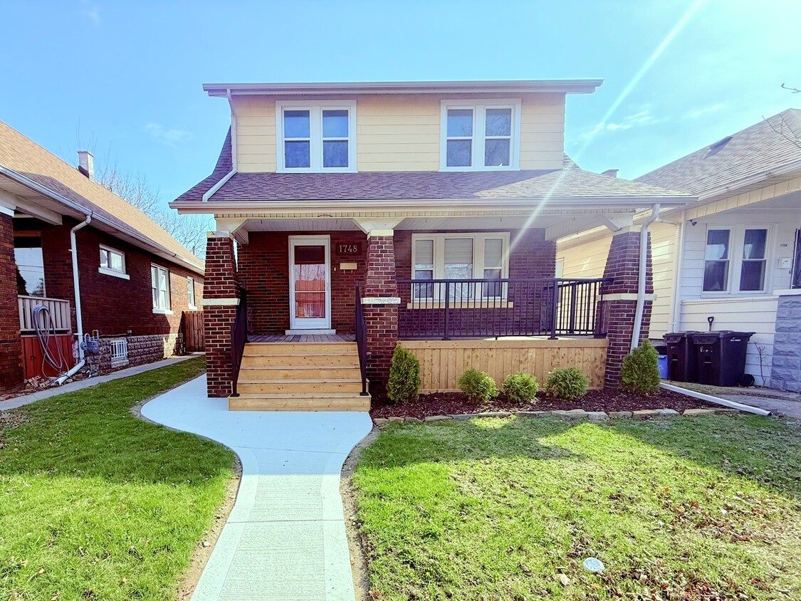 Photo principale - 1748 Hall Ave