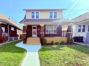 Building Photo - 1748 Hall Ave
