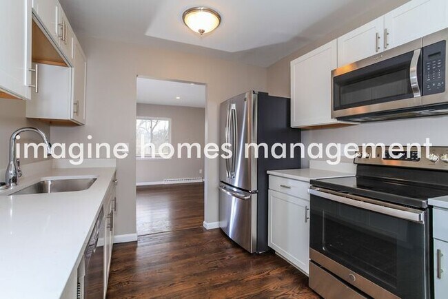 Foto del edificio - 3827 Creek Road