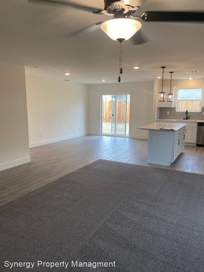 Building Photo - 4 br, 3 bath House - 10204 Estacada Avenue