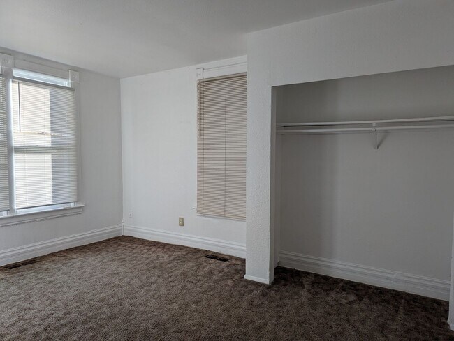 Foto del edificio - Spacious 3 Bedroom, 1 Bathroom Home for Rent