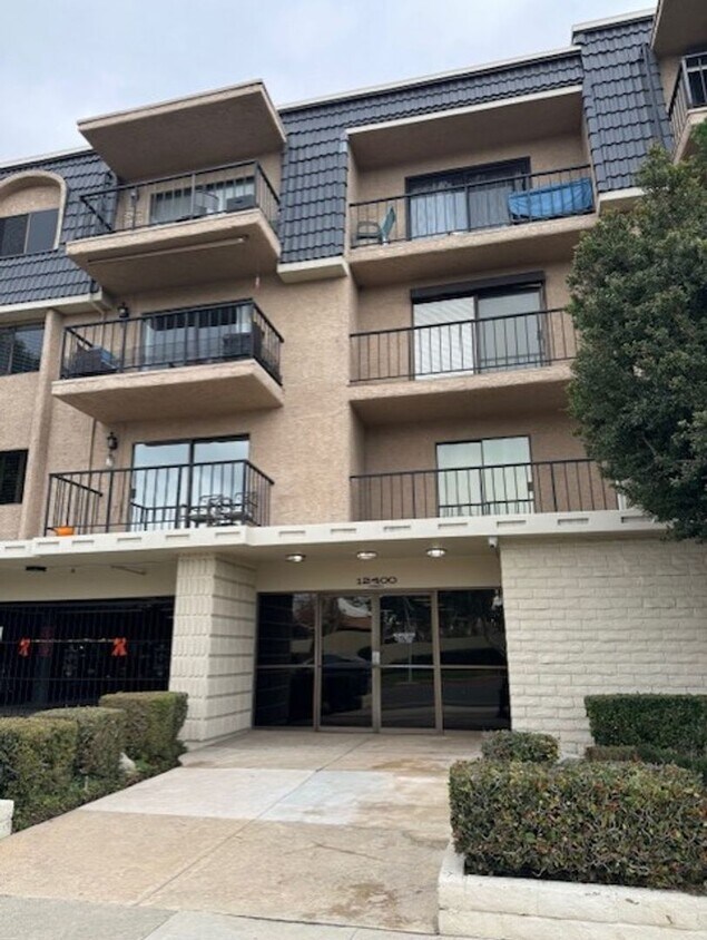 UPDATED 2 BEDROOM 2 BATH CONDO... comes w... - UPDATED 2 BEDROOM 2 BATH CONDO...  comes w...