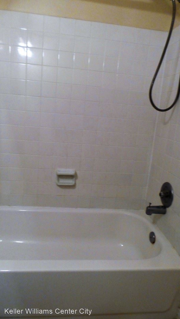 Building Photo - 2 br, 1.5 bath House - 1107 Bainbridge St