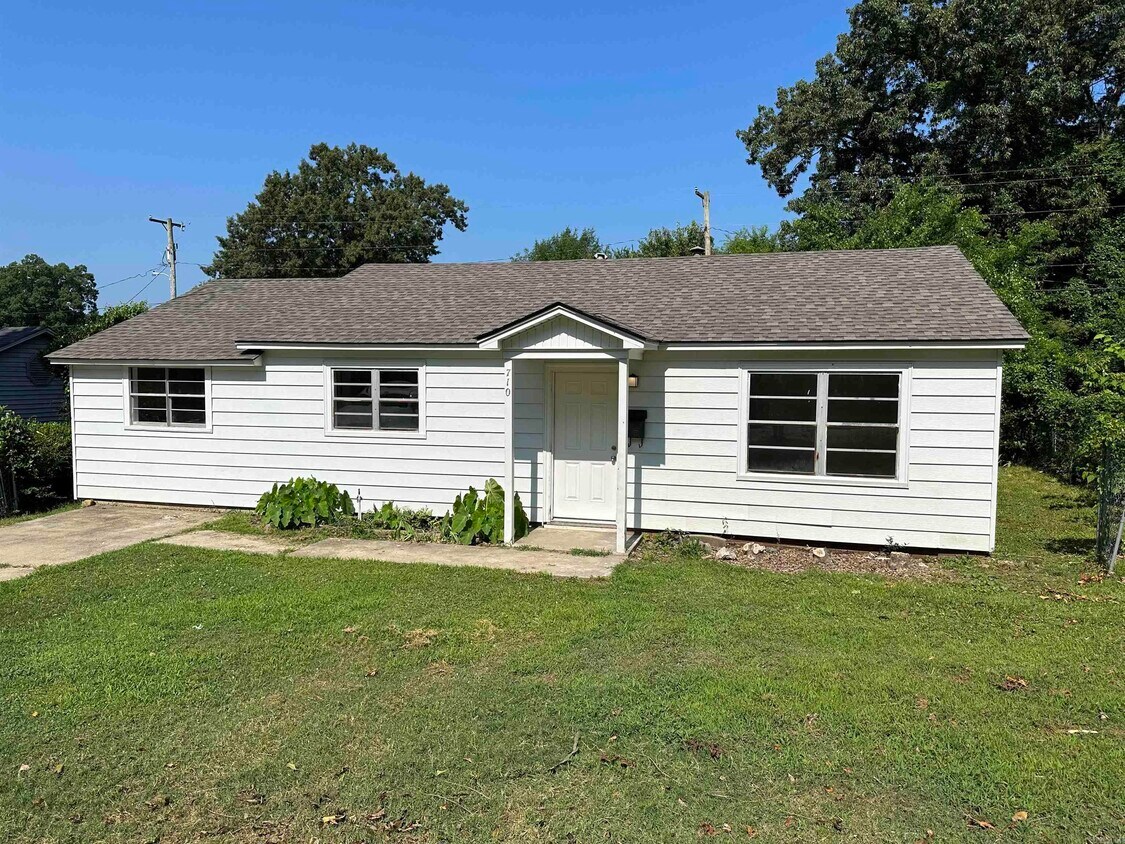 Primary Photo - 710 Dalewood