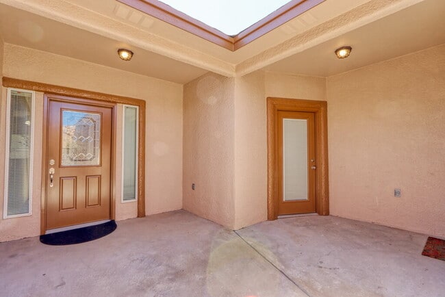 Building Photo - "Spacious 4-Bed Oasis with Granite Touches...
