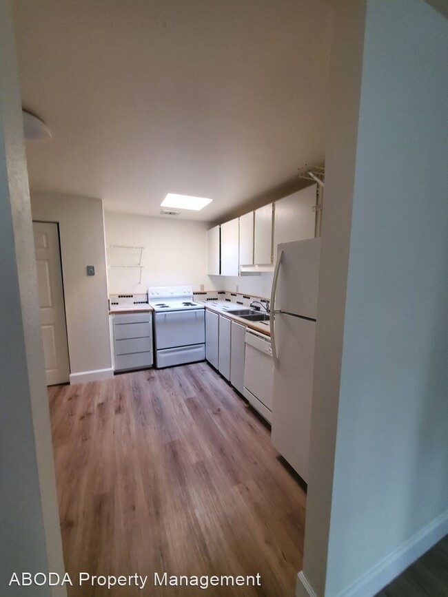 Building Photo - 2 br, 1 bath House - 4300 NE Sunset Blvd #H3