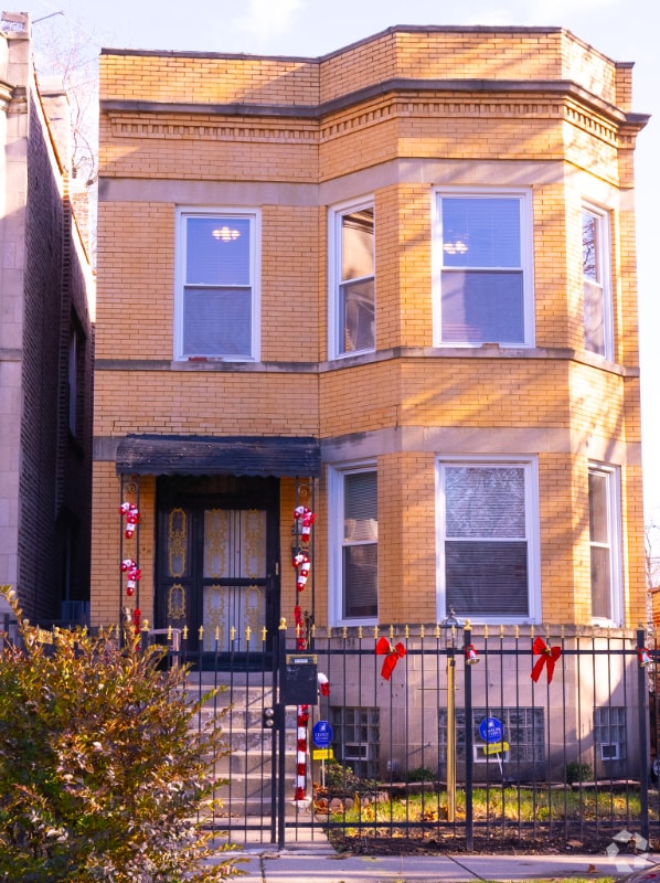 New Ashland Apartments for Rent with Hardwood Floors Chicago, IL 2